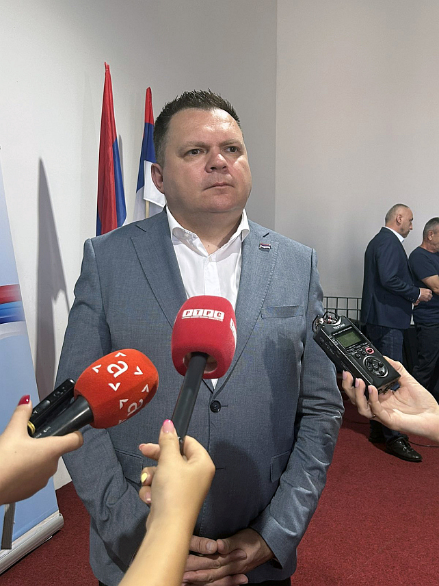 БАЊАЛУКА, 13. ЈУЛА /СРНА/ - Министар за научнотехнолошки развој и високо образовање Републике Српске Жељко Будимир изјавио је данас да је хибридни рат против Српске који се води већ годину и по дана у свом економском дијелу достигао крешендо.