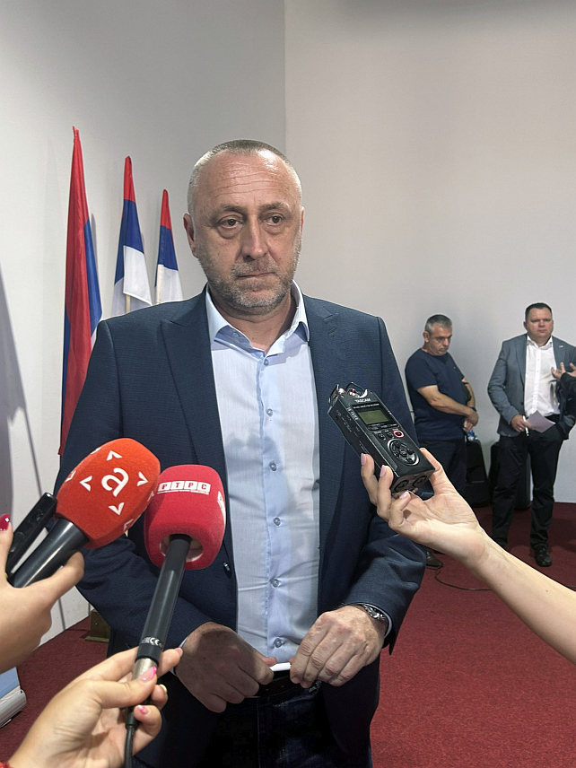 БАЊАЛУКА, 13. ЈУЛА /СРНА/ - Министар рада и борачко-инвалидске заштите Републике Српске Данијел Егић изјавио је данас да је на Српској да јача своје институције и све оно што представља њену унутрашњу снагу како би спремно дочекала геополитичке промјене које ће услиједити.