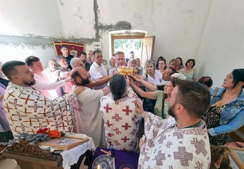 ВРЛИКА, 13. ЈУЛА /СРНА/ - У врличком селу Маовице у Далмацији данас је обиљежен Павловдан, слава Храма Свете Недеље.