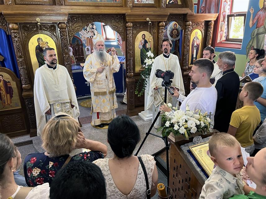 ДЕРВЕНТА, 14. ЈУЛА /СРНА/ -Његово високопреосвештенство митрополит зворничко-тузлански Фотије освештао је данас живопис у храму Свете великомученице Марине у Кострешу.