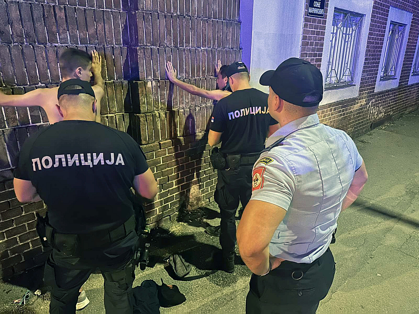 НОВИ САД, 14. ЈУЛА /СРНА/ - Шест полицијских службеника Министарства унутрашњих послова /МУП/ Републике Српске окончаће вечерас посјету Новом Саду гдје бораве ради међусобне помоћи приликом обављања полицијских дужности колегама из МУП-а Србије на обезбјеђењу музичког фестивала "Егзит", речено је Срни у МУП-у Српске.