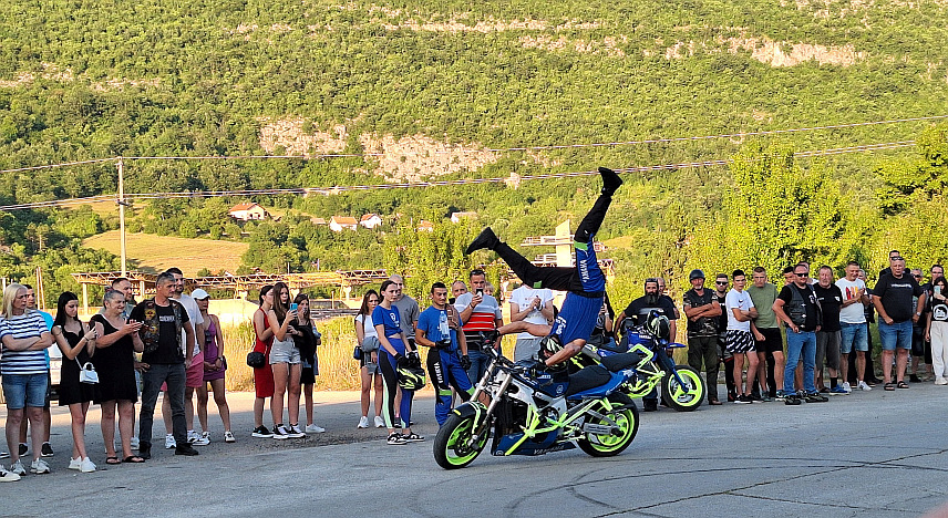 ДРВАР, 14. ЈУЛА /СРНА/ - У Дрвару је одржан 15. међународни мото-сусрет који је окупио бајкере из Србије, Хрватске, Словеније, Црне Горе и БиХ.