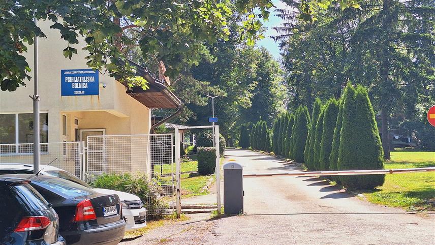 СОКОЛАЦ, 15. ЈУЛА /СРНА/ - У Специјалној болници за психијатрију Соколац у оквиру радно-окупационе терапије је сликање, писање у литерарној секцији, спортске активности, а талентовани пацијенти имају могућност и да се баве музиком, радом са дрветом или глином, у зависности од интересовања.