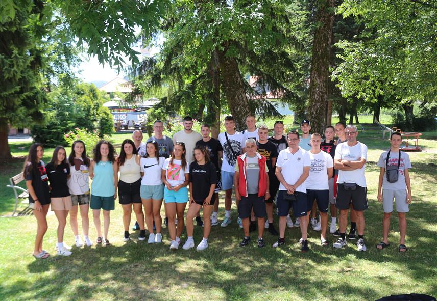 РОГАTИЦА, 15. ЈУЛА /СРНА/ - Екипа спортиста општине Рогатица освојила је четири медаље, на 59. Међупштинским спортским играма /МОСИ/ у Ужицу, рекли су Срни у локалној управи.