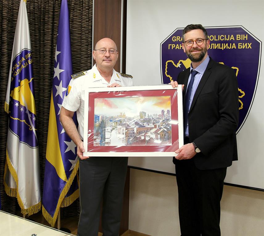 САРАЈЕВО, 15. ЈУЛА /СРНА/ - Директор Граничне полиције БиХ Мирко Купрешаковић примио је данас у Сарајеву у опроштајну посјету официра за везу Савезне полиције Њемачке за БиХ Флоријана Ведекинда.