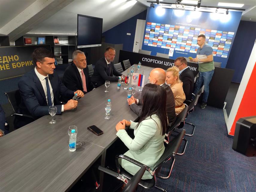 БАЊАЛУКА, 15. ЈУЛА /СРНА/ - Састанак министра породице, омладине и спорта Републике Српске Селме Чабрић и министра спорта Србије Зорана Гајића са директором Спортског центра "Борик" Ненадом Талићем.