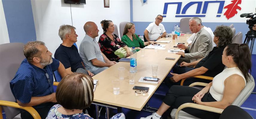 ДОБОЈ, 15. ЈУЛА /СРНА/ - Предсједник Партије демократског прогреса/ПДП/ Бранислав Бореновић на састанку у Добоју са еколошким удружењима из овог града.