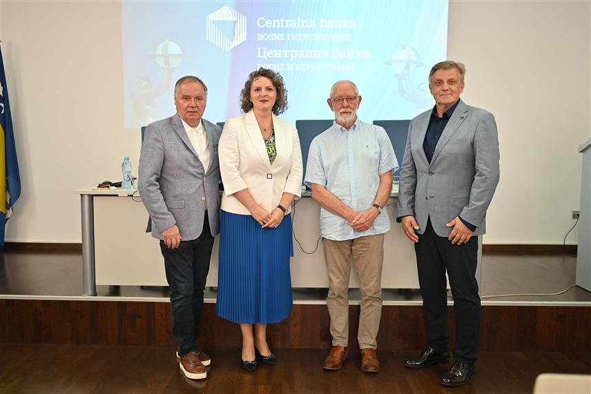 САРАЈЕВО, 15. ЈУЛА /СРНА/ - Некадашњи гувернер Централне банке БиХ Питер Никол посјетио је данас ову институцију и одржао презентацију службеницима Централне банке и гостима, представницима комерцијалних банака и агенција.