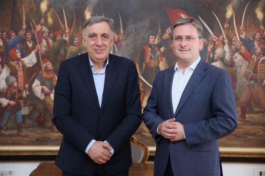 БЕОГРАД, 15. ЈУЛА /СРНА/ - Министар културе Србије Никола Селаковић и шеф Представништва Републике Српске у Србији Млађен Цицовић разговарали су данас о програмима које ће Србија и Српска реализовати у функцији афирмације и промоције српске културе, традиције и културне баштине.