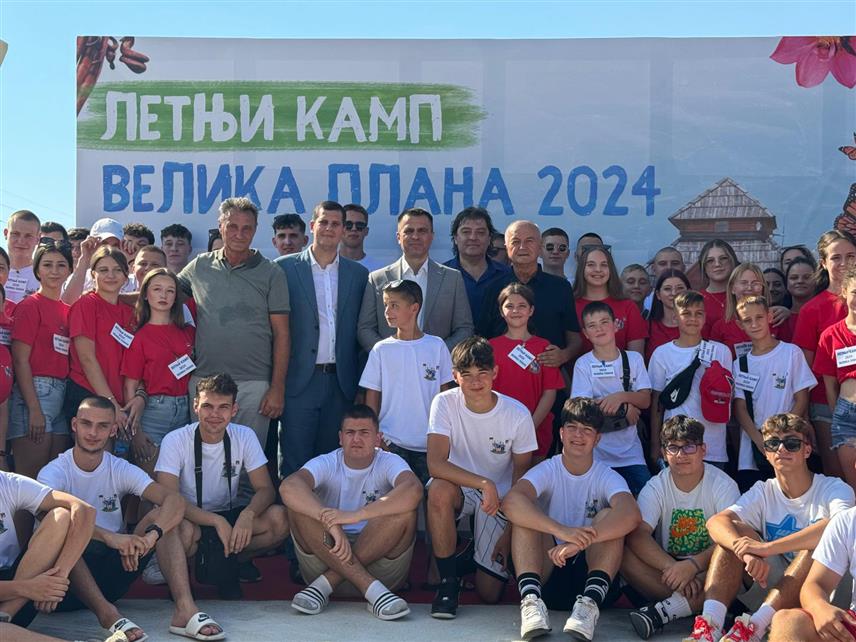 БЕОГРАД, 16. ЈУЛА /СРНА/ - Министар без портфеља задужен за координацију активности и мјера у области односа с дијаспором Ђорђе Милићевић отворио је данас, у етно селу "Моравски конаци" код Велике Плане, тематски љетњи камп за младе из региона и дијаспоре у ком учествује 155 дјеце српског поријекла из Италије, Аустрије, Хрватске, Републике Српске, Мађарске и Румуније.