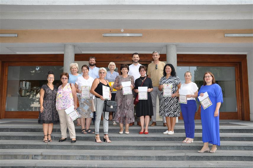 ПРИЈЕДОР, 17. ЈУЛА /СРНА/ - Уручивањем признања и новчаних награда побједницима у Приједору је данас оконача акција "Уреди свој врт", коју је Градска управа организовала 22. пут.