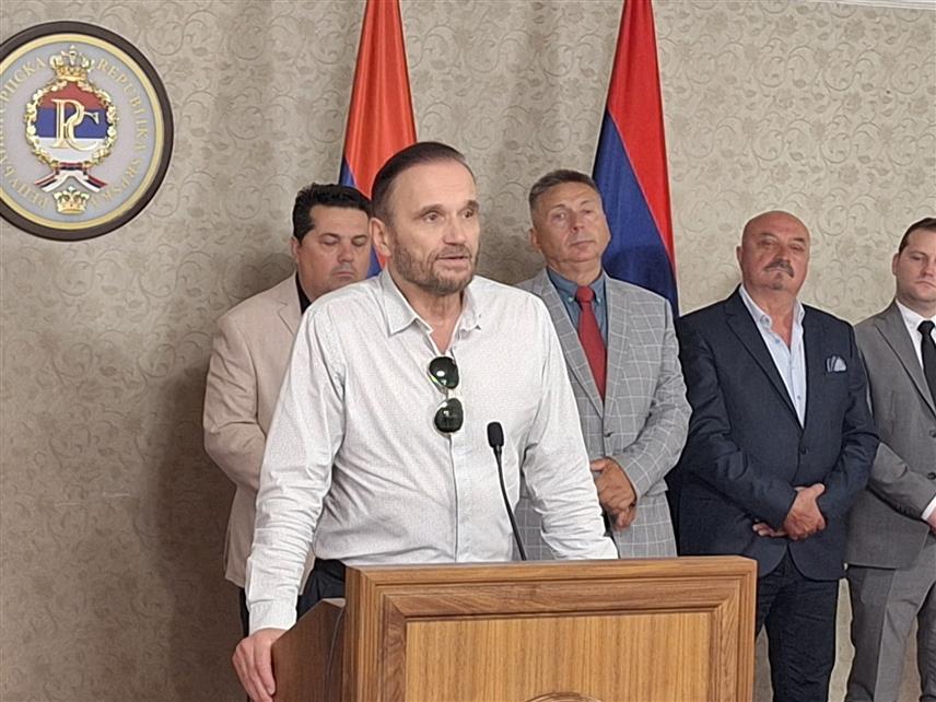 ИСТОЧНО САРАЈЕВО, 17. ЈУЛА /СРНА/ - Анте Нобило, правни савјетник предсједника Републике Српске Милорада Додика, изјавио је данас у Источном Сарајеву да је поштивање права одбране једно од битнијих начела кривичног поступка.
