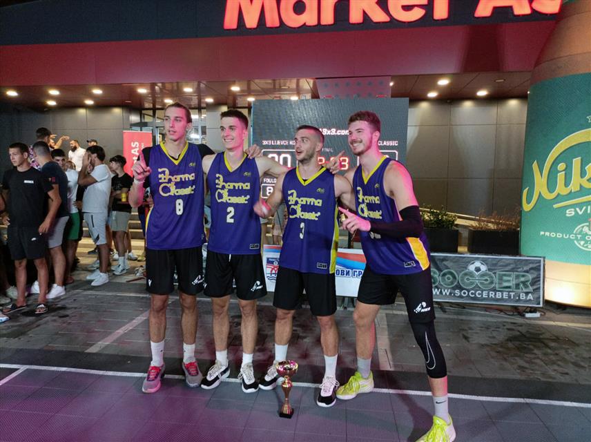 НОВИ ГРАД, 17. ЈУЛА /СРНА/ - Екипа "Фарма класик" из Загреба побједник је "три пута три" једнодневног турнира у баскету у Новом Граду.