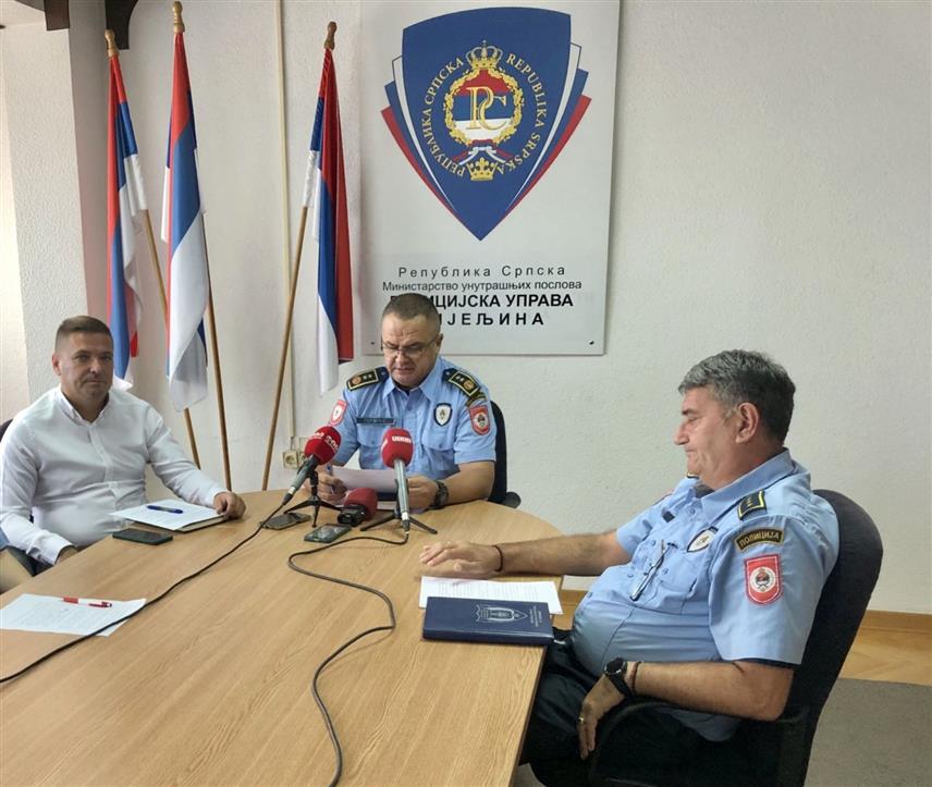 БИЈЕЉИНА, 18. ЈУЛА /СРНА/ - Начелник Полицијске управе Бијељина Стјепан Терзић на конференцији за новинаре.