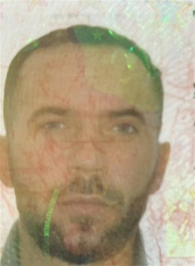 БАЊАЛУКА, 18. ЈУЛА /СРНА/ - Припадници Министарства унутрашњих послова /МУП/ Републике Српске предузимају низ мјера и радњи у вези са потрагом за лицем које је ноћас извршило тешко убиство полицајца МУП-а Републике Србије у Лозници, с обзиром на близину границе двије земље,полиција је на лицу мјеста пронашла пасош осумњиченог, издат од привремених институција такозваног Косова на име Хајзири Артан /33/.