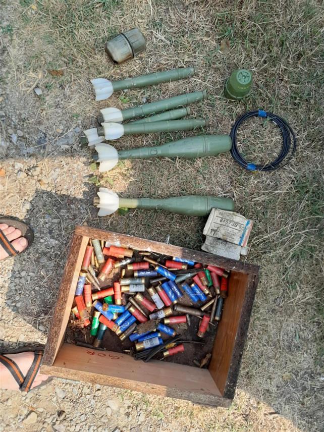 СРЕБРЕНИЦА, 18. ЈУЛА /СРНА/ - Предсједник Републике Српске Милорад Додик састао се данас у Сребреници са представницима политичких партија из Српске које подржавају заједничког српског кандидата за начелника ове општине Милоша Вучића на предстојећим локалним изборима.