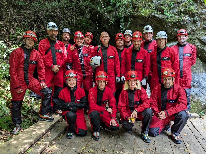 ДОБОЈ, 18. ЈУЛА /СРНА/ - На локалитету Озрена организован је трећи научноистраживачки камп око 25 биолога и спелеолога из земаља бивше Југославије, те Чешке, Пољске и Њемачке који ће до 21. јула мапирати биодиверзитет ове планине са посебном пажњом на пећински комплекс Мокра Мегара.