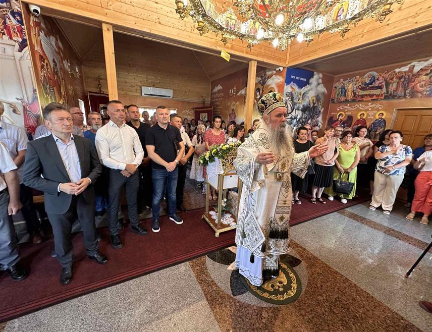 УГЉЕВИК, 19. ЈУЛА /СРНА/ - Његово високопреосвештенство митрополит зворничко-тузлански Фотије у бесједи у Храму Светог Сисоја у Угљевик Селу.