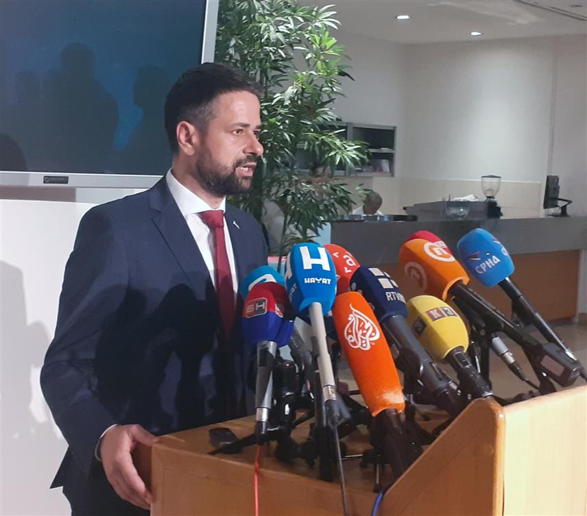 САРАЈЕВО, 19. ЈУЛА /СРНА/ - Министар финансија и трезора у Савјету министара Срђан Амиџић на конференцији за новинаре данас у Сарајеву након сједнице Дома народа Парламентарне скупштине БиХ.