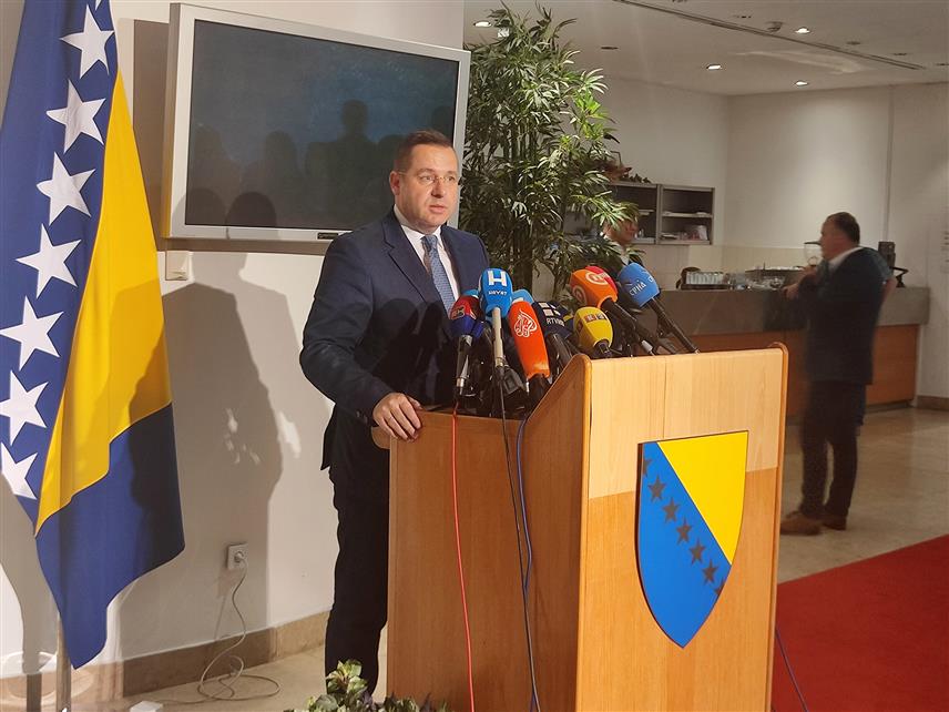 САРАЈЕВО, 19. ЈУЛА /СРНА/ - Делегат Клуба Срба у Дому народа Парламентарне скупштине БиХ Радован Ковачевић на конференцији за новинаре након сједнице Дома народа.