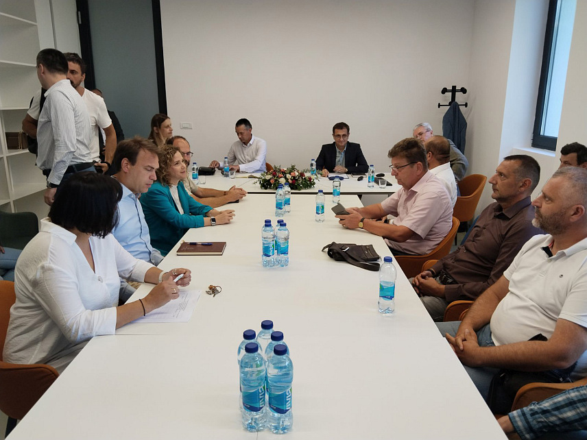 БАЊАЛУКА, 1. ЈУЛА /СРНА/ - Дивокоза је врло значајна аутохтона врста крупне дивљачи у Републици Српској чија су станишта и популација у прошлости били озбиљно угрожени бројним штетним факторима, те се њена популација свела на око 1.600 јединки, истакнуто је данас у Бањалуци уочи радног састанка о међународном научном пројекту о адаптацији дивокозе на климатске промјене.	
