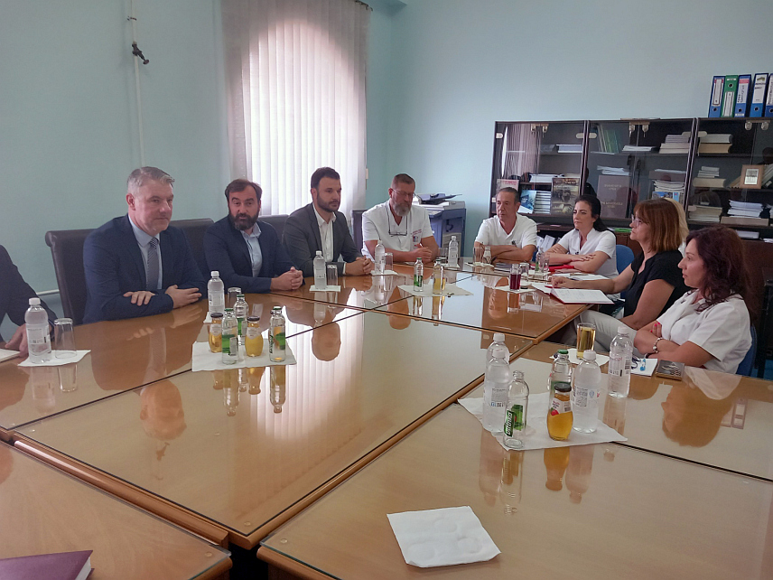 ПРИЈЕДОР, 1. ЈУЛА /СРНА/ - Министар здравља и социјалне заштите Републике Српске Ален Шеранић посјетио је данас болницу "Др Младен Стојановић" у Приједору, гдје је разговарао са руководством ове здравствене установе и руководством града.