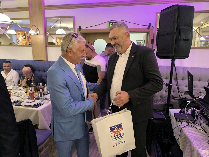 НОВИ ГРАД, 1. ЈУЛА /СРНА/ - Предсједник Скупштине општине Нови Град Зоран Кукавица боравио је у општини Своге, Бугарска, у службеној посјети поводом обиљежавања Петровдана - Дана општине Своге.