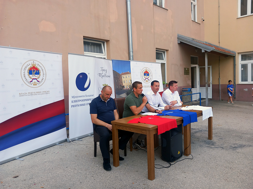 ТРЕБИЊЕ, 1. ЈУЛА /СРНА/ - У Требињу је вечерас отворена Љетна школа спорта која ће окупити више од 1.000 учесника из 19 спортских савеза Републике Српске.