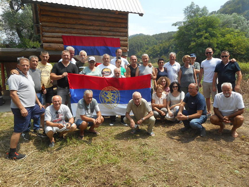 БРАТУНАЦ, 20. ЈУЛА /СРНА/ - Удружење логораша регије Бирач организовало је данас дружење својих чланова поред ријеке Дрине у Полому код Братунца, што је вид рехабилитације.