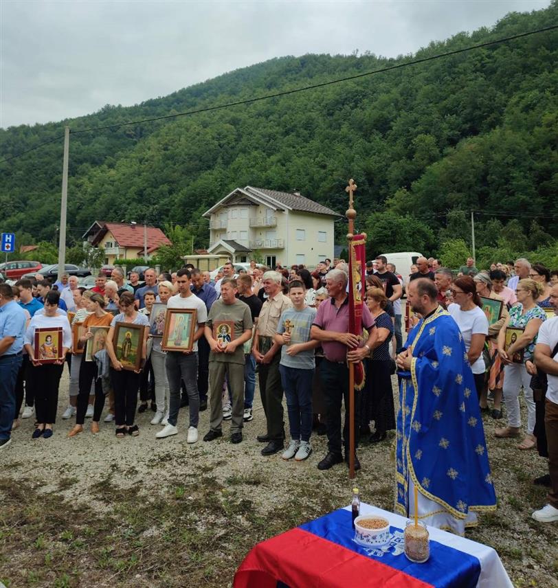 КОТОР ВАРОШ, 21. ЈУЛА /СРНА/ - У которварошкој мјесној заједници Ободник данас је одата пошта за 16 погинулих бораца Војске Републике Српске.