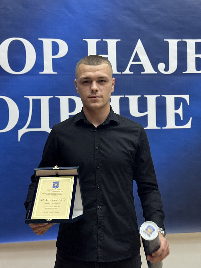 МОДРИЧА, 22. ЈУНА /СРНА/ - Кикбоксер Невен Стојановић, вицешампион свијета у јуниорској категорији и вишеструки шампион БиХ, истиче да је кикбокс заволио кроз поразе.