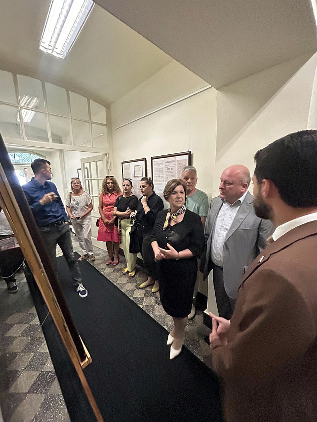 БАЊАЛУКА, 23. ЈУЛА /СРНА/ - Mинистар просвјете и културе Републике Српске Жељка Стојичић отворила је данас у Архиву Републике Српске у Бањалуци, изложбу три документа који су претходили Првом свјетском рату, а чији се оригинали чувају у Државном архиву Србије у Београду.