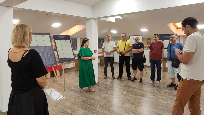 ДОБОЈ, 23. ЈУЛА /СРНА/ - У Народној библиотеци у Добоју данас су поводом 110 година од почетка Првог свјетског рата изложене фототипије три оригинална докумената између Краљевине Србије и Аустроугарске током јулске кризе.