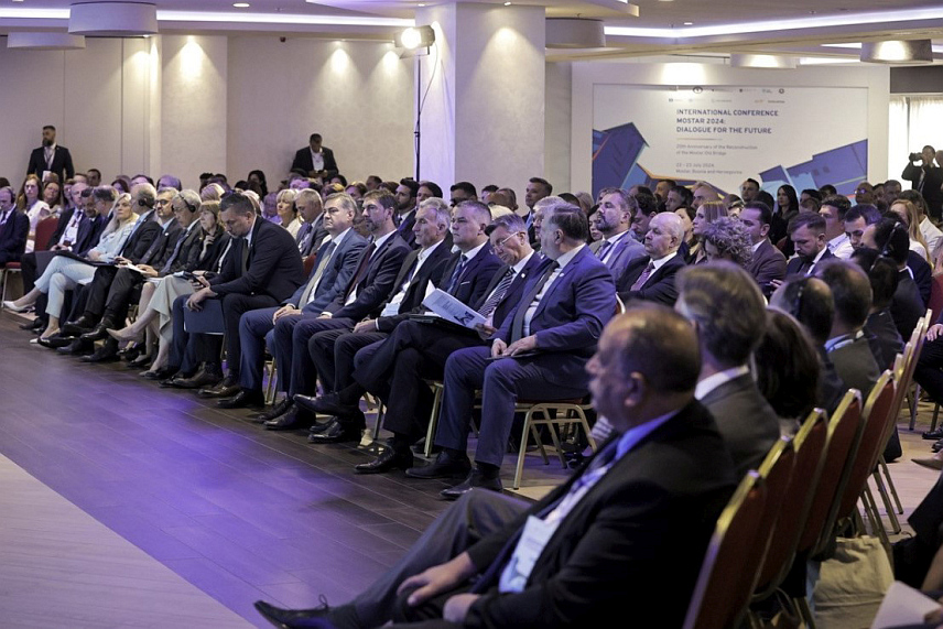 МОСТАР, 23. ЈУЛА /СРНА/ - Замјеници предсједавајућег Представничког дома парламента БиХ Денис Звиздић и Маринко Чавара присуствовали су данас у Мостару међународној конференцији "Дијалог за будућност".