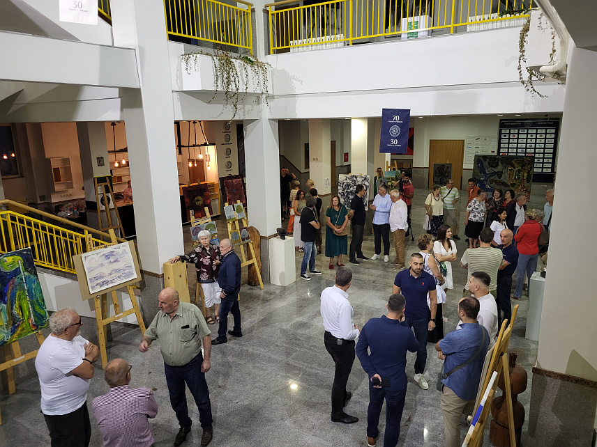 ПАЛЕ, 23. ЈУЛА /СРНА/ - На Економском факултету на Палама вечерас је затворена 20. Међународна ликовна колонија "Арт симпозијум Јахорина" на којој је представљено више од 20 умјетничких дјела насталих током осмодневног рада.