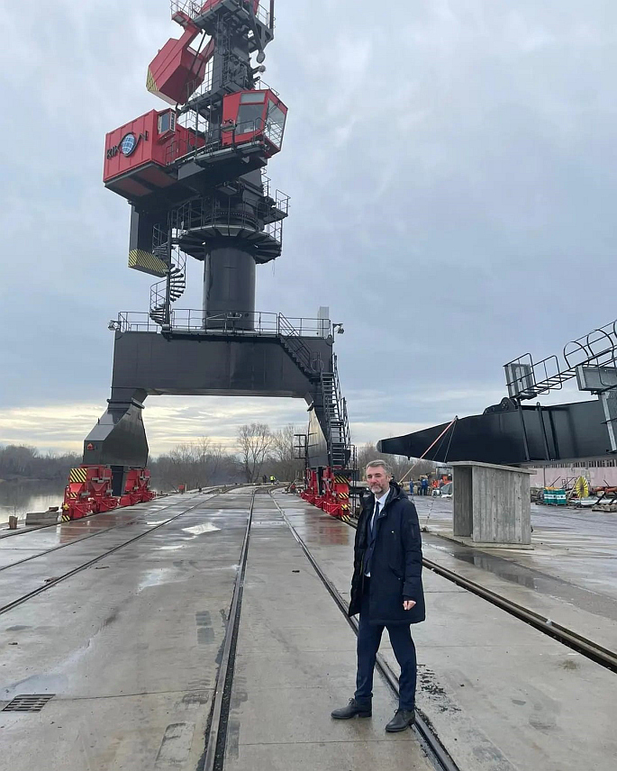 САРАЈЕВО, 23. ЈУЛА /СРНА/ - Министар транспорта и комуникација у Савјету министара Един Форто и министар финансија и трезора Срђан Амиџић потписали су Супсидијарни споразум којим се операционализује осам милиона евра за деминирање десне обале ријеке Саве.