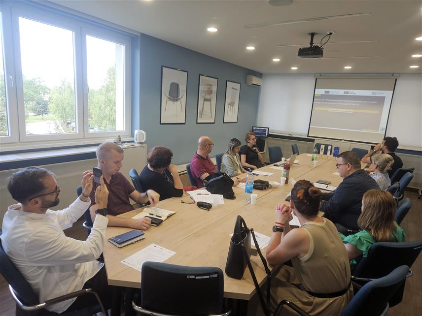 ПРИЈЕДОР, 25. ЈУЛА /СРНА/ - Пројекат "Иницијатива за побољшање социјално-економске ситуације жена из руралних подручја кроз сет специфичних интервенција - Запосли се", који је данас у Приједору представила Развојна агенција града Приједора "Преда".