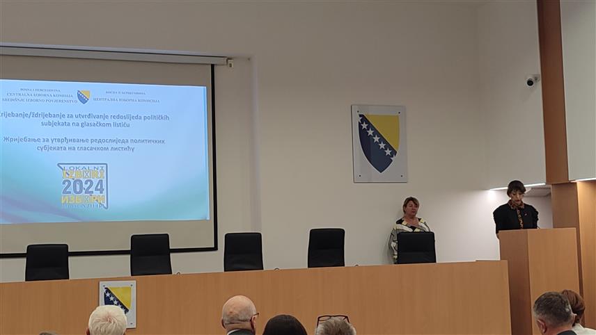 САРАЈЕВО, 25. ЈУЛА /СРНА/ - Централна изборна комисија /ЦИК/ БиХ данас је у Сарајеву електронским жријебом утврдила редослијед политичких субјеката на гласачком листићу за овогодишње локалне изборе.