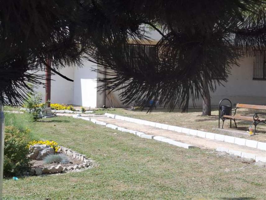 ГАЦКО, 25. ЈУЛА /СРНА/ - У Немањиној улици у општини Гацеко почело је уређење парка, за шта је из општинског буџета издвојено 16.850 КМ.