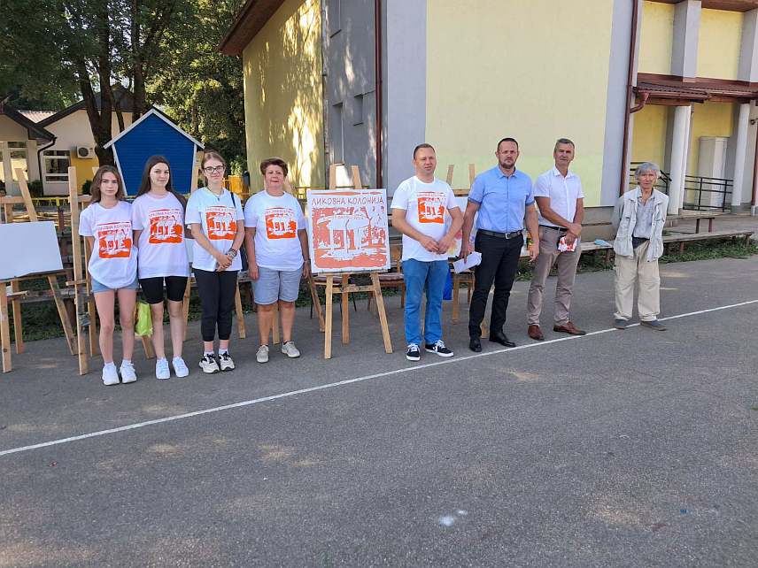 КОТОР ВАРОШ, 26. ЈУЛА /СРНА/ - У Котор Варошу данас је отворена Ликовна колонија која је окупила 12 академских сликара и надарених љубитеља ликовне умјетности из овог мјеста.