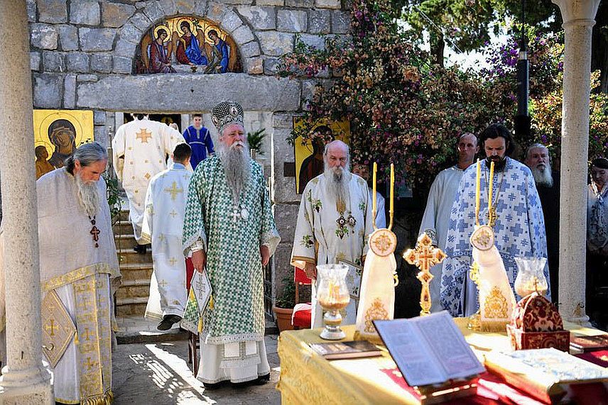 ПОДГОРИЦА, 26. ЈУЛА /СРНА/ - У Манастиру светих архангела на Михољској превлаци код Тивта одржан је 30. Сабор српске православне омладине Црне Горе.