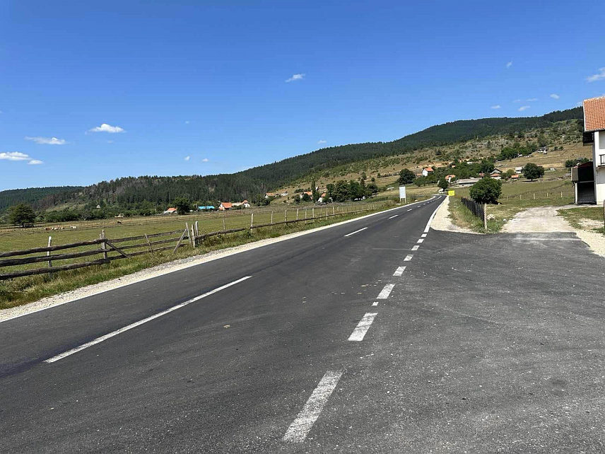 СОКОЛАЦ, 26. ЈУЛА /СРНА/ - Рехабилитација дионице магистралног пута Хан Пијесак–Соколац-Подроманија, у вриједности 10.679.143 КМ, завршена је данас, рекао је Срни Драган Булошчић, технички директор у предузећу "Романија-путеви", које је извођач радова.