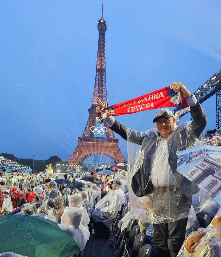 ПАРИЗ, 26. ЈУЛА /СРНА/ - Предсједник Републике Српске Милорад Додик истакао је да му је велико задовољство што је вечерас присуствовао свечаном отварању Олимпијских игара у Паризу и поручио да ће свим срцем навијати за Србију, очекујући богату "жетву" медаља.