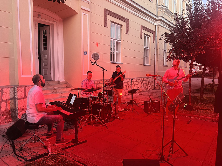 ДЕРВЕНТА, 26. ЈУЛА/СРНА/ - Концертом "Комбајн квартета" из Бањалуке завршена је овогодишња манифестација "Пркос фест".