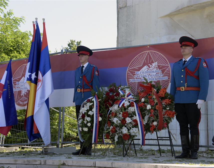 БАЊАЛУКА, 27. ЈУЛА /СРНА/ - На Бањ Брду у Бањалуци данас су обиљежене 83 године од устанка народа у БиХ у борби против фашизма.