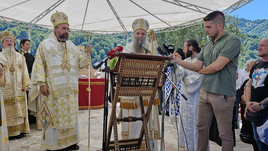 ПОДГОРИЦА, 28. ЈУЛА /СРНА/ - Његова светост патријарх српски Порфирије служио је Свету архијерејску литургију у Цркви Светих мученика Кирика и Јулите у селу Велика код Плава поводом 80 година од геноцида над српским народом у овом селу.