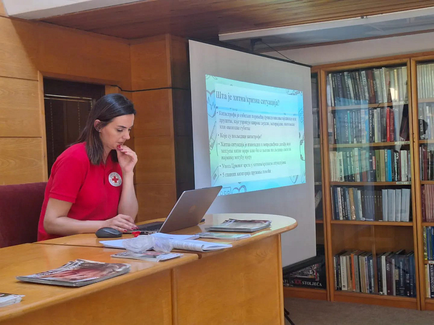 БИЈЕЉИНА, 29. ЈУЛА /СРНА/ - Црвени крст Бијељина прикључио се операцији Фонда за дјеловање у ванредним ситуацијама /ДРЕФ/ с циљем подизања свијести о важности имунизације у случају епидемије морбила, саопштено је из ове хуманитарне организације - предавање.