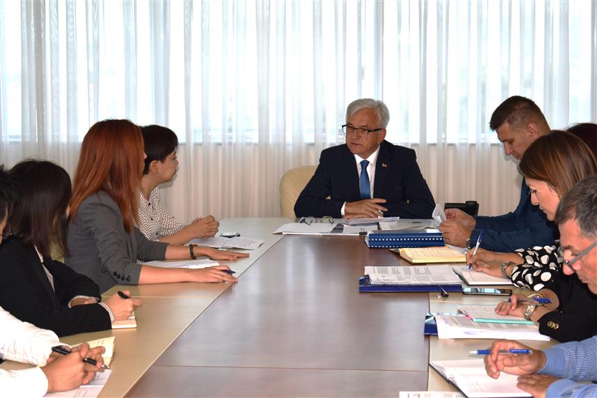 БАЊАЛУКА, 29. ЈУЛА /СРНА/ - Министар саобраћаја и веза Републике Српске Недељко Чубриловић и представници кинеске Ексим банке и компаније "СДХС-ЦСИ БХ" разговарали су данас у Бањалуци.