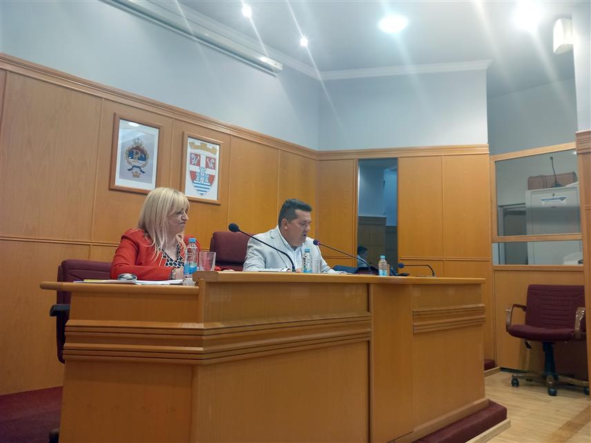 TРЕБИЊЕ, 29. ЈУЛА /СРНА/ - Предсједник Народне скупштине Републике Српске Ненад Стевандић присуствовао је данас у Требињу јавној расправи о Нацрту закона о допуни Закона о употреби заставе, грба и химне Републике Српске.