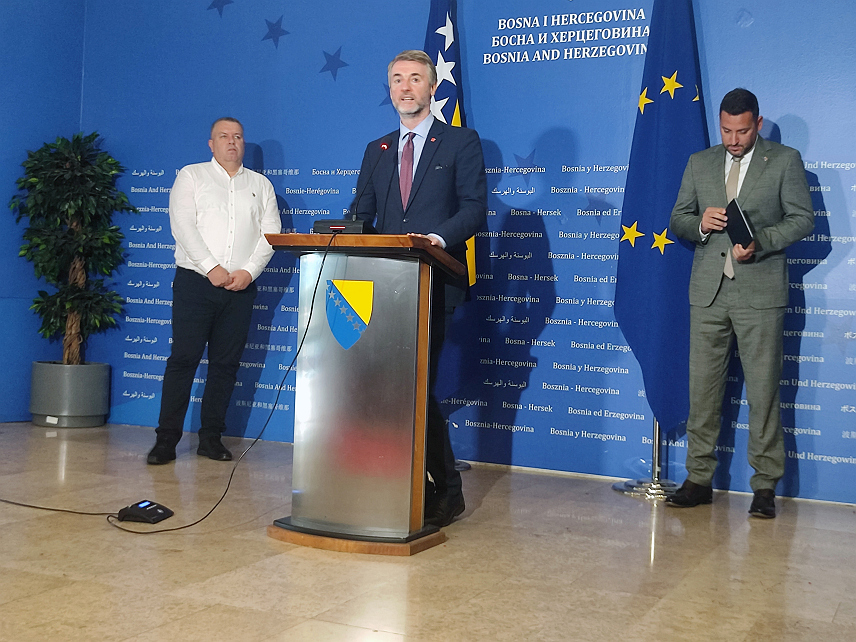 САРАЈЕВО, 2. ЈУЛА /СРНА/ - Министар комуникација и транспорта у Савјету министара Един Форто на конференцији за новинаре данас у Сарајеву.